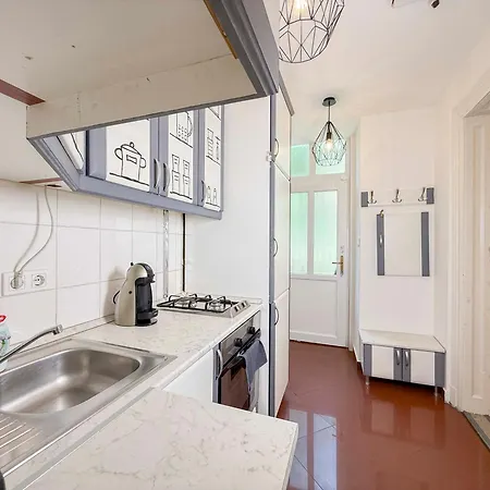 Cs7 Csanyi * Budapest